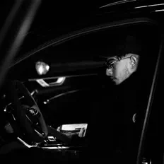 ZAKLOKを聴いたり、ミュージックビデオを鑑賞したり、経歴やツアー日程などを確認したりしましょう！