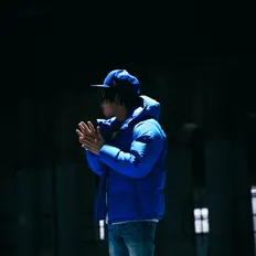 Dengarkan Dee ONE, tonton video musik, baca bio, lihat tanggal tur & lainnya!