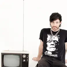 Ouve isitjosh, vê vídeos de música, lê a biografia, vê as datas da digressão e muito mais!