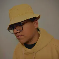 Escucha a Alex Kier, mira videos musicales, lee su biografía, consulta las fechas de las gira y más.