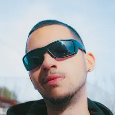 Poslechněte si interpreta 7even, sledujte hudební videa, přečtěte si životopis, podívejte se na data turné a další informace.