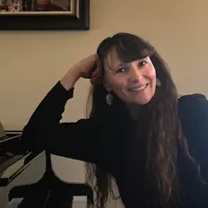 聆聽 Julie Hanney、觀看音樂影片、閱讀小傳、查看巡演日期等！