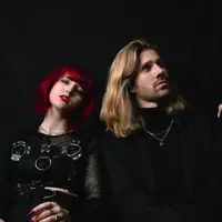 Dengarkan undefined, tonton video musik, baca bio, lihat tanggal tur & lainnya!