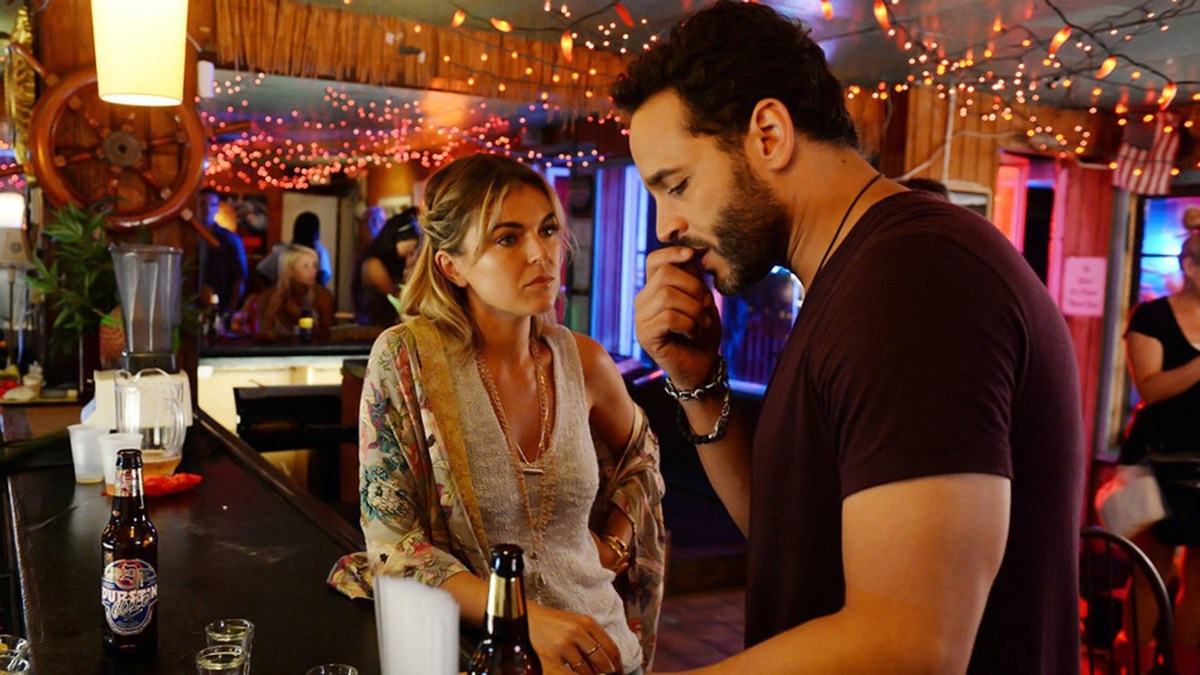 Pinon Tree - Graceland (Series 3, Episode 5) - Apple TV (UK)