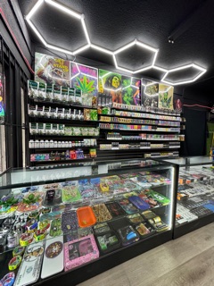 smoke shop weed vape Side Effects of Vaping Without Nicotine: Flavors, Cannabis, CBD main image 0