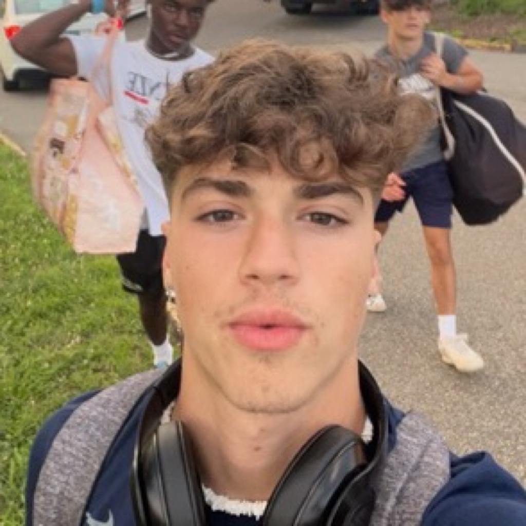AppleMusic profile picture for @enzo