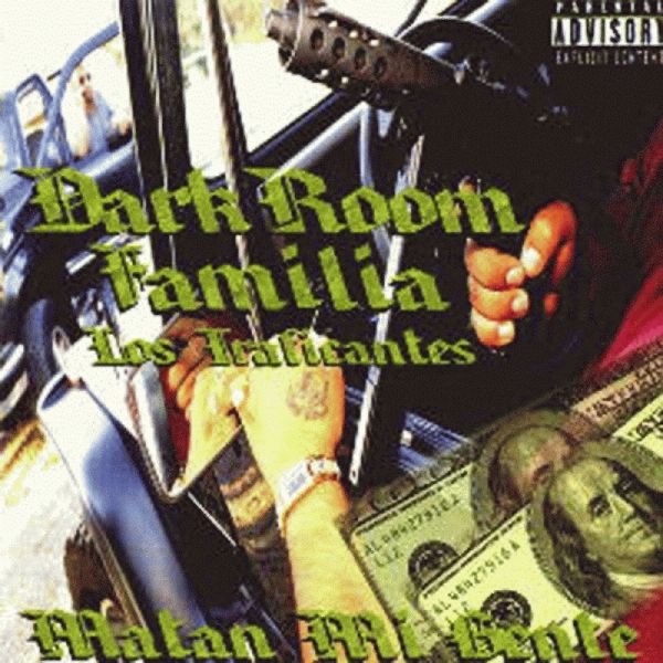 Los Traficantes” álbum de Darkroom Familia en Apple Music