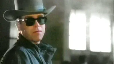 Guarda il video musicale per Sad Songs (Say So Much) di Elton John