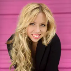 Dengarkan Brittany Hargest, tonton video musik, baca bio, lihat tanggal tur & lainnya!