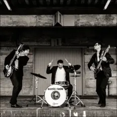 Ascolta Sonic Rade, guarda video musicali, leggi la biografia, vedi le date del tour & altro!