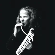 收听 The Embassadors、观看音乐视频、阅读小传、查看巡演日期等 ！