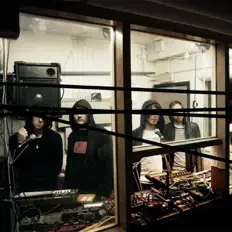 收听 BRETON、观看音乐视频、阅读小传、查看巡演日期等 ！