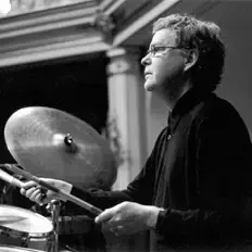 Jon Christensenを聴いたり、ミュージックビデオを鑑賞したり、経歴やツアー日程などを確認したりしましょう！