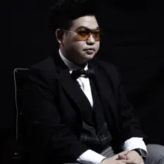 Poslechněte si interpreta Champ Suppawat, sledujte hudební videa, přečtěte si životopis, podívejte se na data turné a další informace.