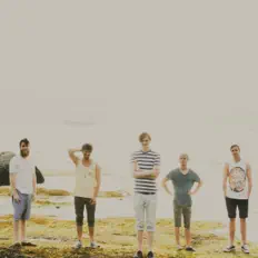 Dengarkan Young Liars, tonton video musik, baca bio, lihat tanggal tur & lainnya!