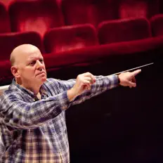 Hör dir Olivier Schneebeli an, schau dir Musikvideos an, lies die Biografie, finde Tourdaten und mehr!