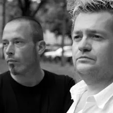 聆聽 Salz、觀看音樂影片、閱讀小傳、查看巡演日期等！