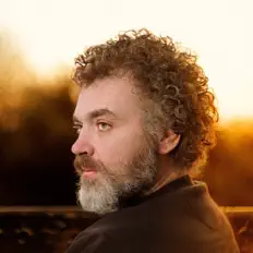 Dengarkan Ian Simmonds, tonton video musik, baca bio, lihat tanggal tur & lainnya!