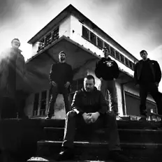 Écoutez Hollow Corp., regardez des vidéoclips, lisez la biographie, consultez les dates de tournée et plus encore !