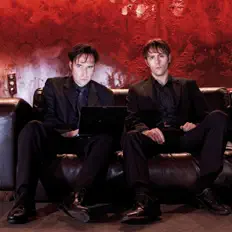 Dengarkan Edge of Dawn, tonton video musik, baca bio, lihat tanggal tur & lainnya!
