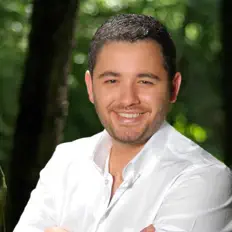 Ouve Güdüllü Mustafa, vê vídeos de música, lê a biografia, vê as datas da digressão e muito mais!