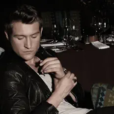 Dengarkan Alex Boyd, tonton video musik, baca bio, lihat tanggal tur & lainnya!