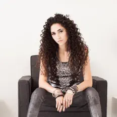 收听 Katrina Woolverton、观看音乐视频、阅读小传、查看巡演日期等 ！