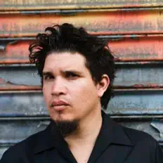 聆聽 Dust Galaxy、觀看音樂影片、閱讀小傳、查看巡演日期等！