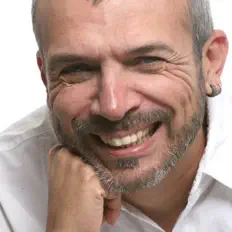 Ouve Gerardo Peña, vê vídeos de música, lê a biografia, vê as datas da digressão e muito mais!