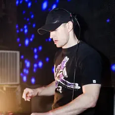 Poslechněte si interpreta Weaver, sledujte hudební videa, přečtěte si životopis, podívejte se na data turné a další informace.
