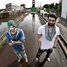 Hör dir Intuitiv an, schau dir Musikvideos an, lies die Biografie, finde Tourdaten und mehr!