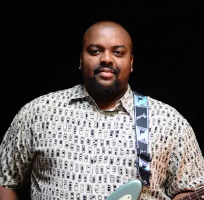Listen to Shawn Holt & The Teardrops, watch music videos, read bio, see tour dates & more!
