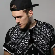 Dengarkan Pelle, tonton video musik, baca bio, lihat tanggal tur & lainnya!