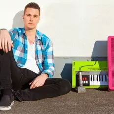 Junobitを聴いたり、ミュージックビデオを鑑賞したり、経歴やツアー日程などを確認したりしましょう！