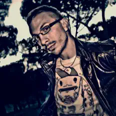 Dengarkan Aki Bergen, tonton video musik, baca bio, lihat tanggal tur & lainnya!