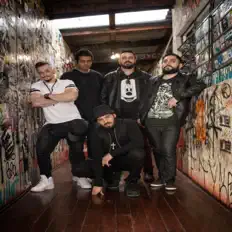 Ouça Five Dons, assista a videoclipes, leia a biografia, veja as datas das turnês e mais!
