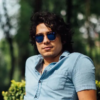 Listen to Manu Negrete, watch music videos, read bio, see tour dates & more!