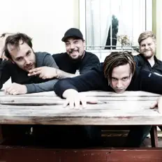 收听 Dampfmaschine、观看音乐视频、阅读小传、查看巡演日期等 ！