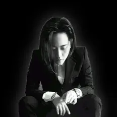 聆聽 史心瑩、觀看音樂影片、閱讀小傳、查看巡演日期等！