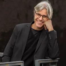 收听 Luca Madonia、观看音乐视频、阅读小传、查看巡演日期等 ！