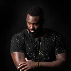 Escucha a DJ Black Moose, mira videos musicales, lee su biografía, consulta las fechas de las gira y más.