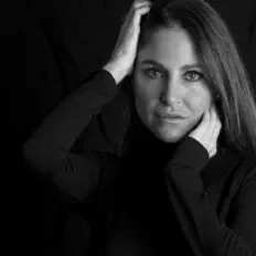Listen to Isabela Clerc, watch music videos, read bio, see tour dates & more!