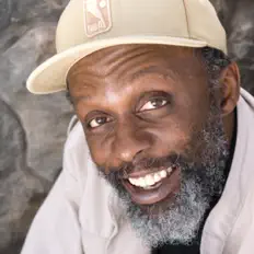 Dengarkan Selwyn Brown, tonton video musik, baca bio, lihat tanggal tur & lainnya!