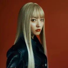 聆聽 RaCie、觀看音樂影片、閱讀小傳、查看巡演日期等！