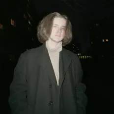 Superkomfortを聴いたり、ミュージックビデオを鑑賞したり、経歴やツアー日程などを確認したりしましょう！