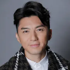 聆聽 袁偉豪、觀看音樂影片、閱讀小傳、查看巡演日期等！