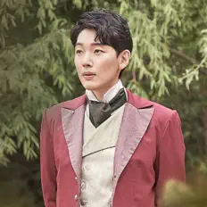 Escucha a 김도빈, mira videos musicales, lee su biografía, consulta las fechas de las gira y más.