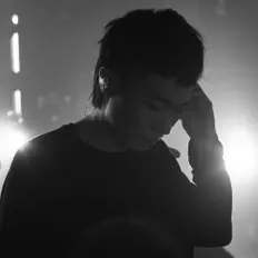 收听 卢律铭、观看音乐视频、阅读小传、查看巡演日期等 ！