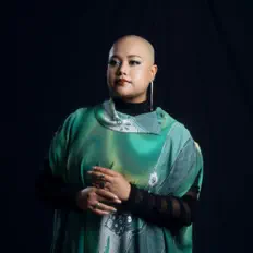 收听 tea、观看音乐视频、阅读小传、查看巡演日期等 ！