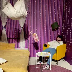 Dengarkan LarkPero, tonton video musik, baca bio, lihat tanggal tur & lainnya!